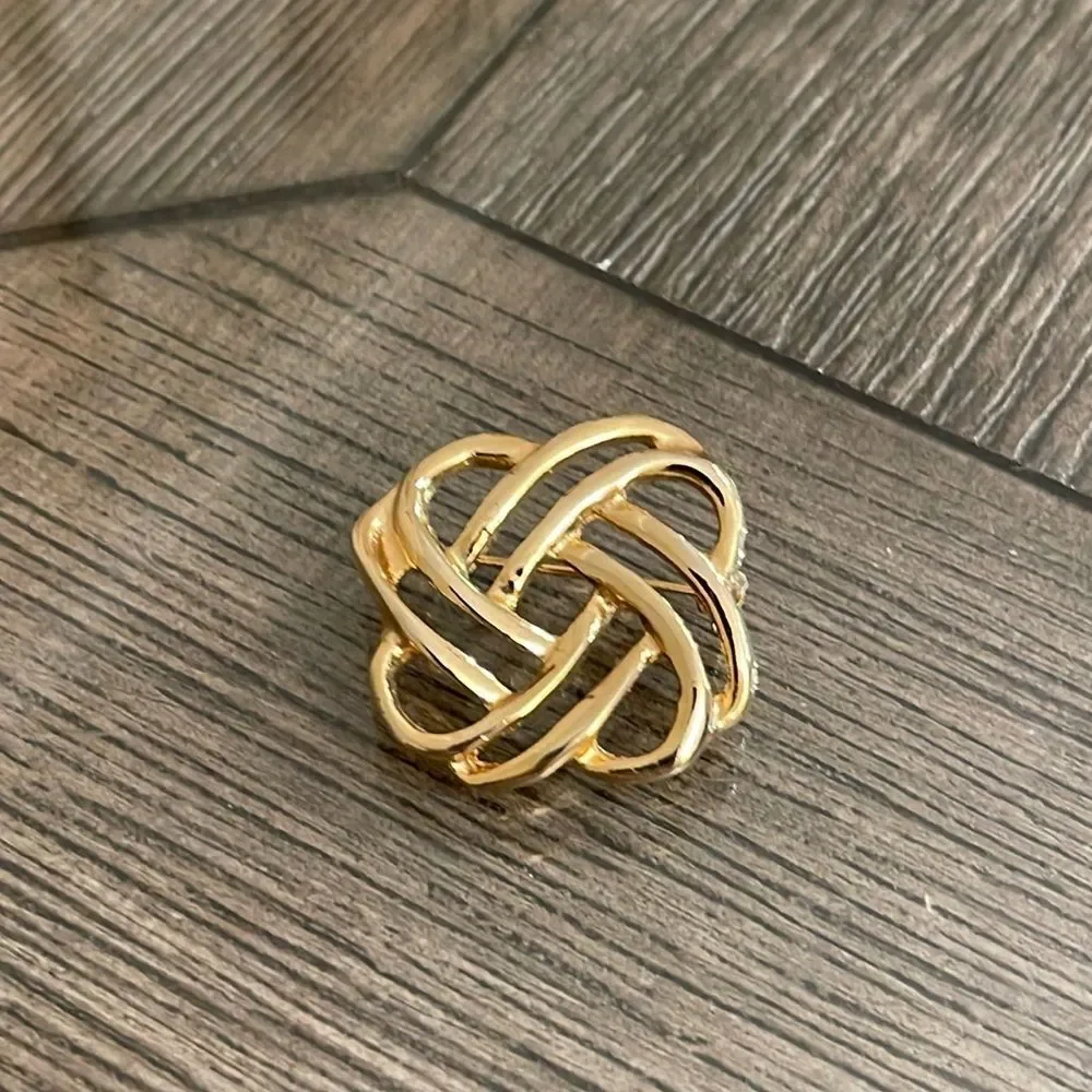 Vintage Woven Gold-tone Knot Pin - Brooch